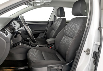 Подержанный автомобиль Skoda Octavia Liftback 2019 года (20 фото)