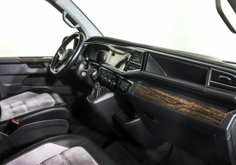 Подержанный автомобиль Volkswagen Multivan 2020 года (7 фото)