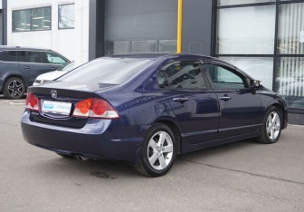 Подержанный автомобиль Honda Civic Sedan 2008 года (5 фото)