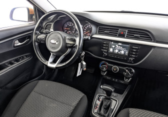 Подержанный автомобиль Kia Rio Hatchback 2018 года (26 фото)