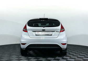 Подержанный автомобиль Ford Fiesta Hatchback 2011 года (6 фото)