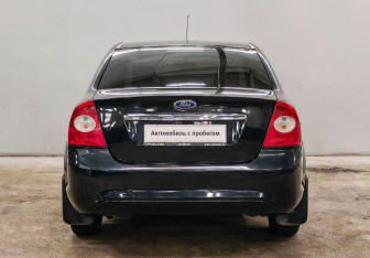 Подержанный автомобиль Ford Focus Sedan 2008 года (6 фото)