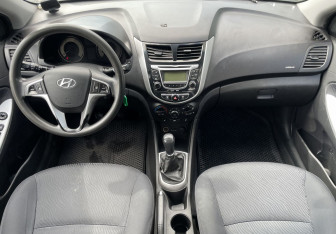 Подержанный автомобиль Hyundai Solaris Sedan 2013 года (10 фото)