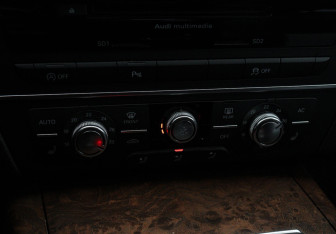 Подержанный автомобиль Audi A6 Sedan 2011 года (14 фото)