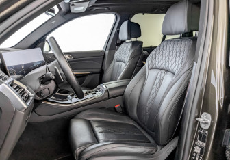 Подержанный автомобиль BMW X5 2024 года (20 фото)