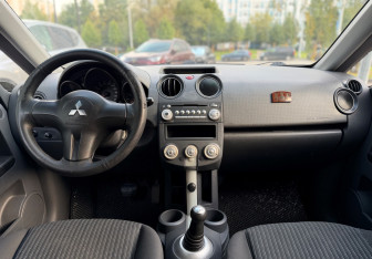 Подержанный автомобиль Mitsubishi Colt Hatchback 2007 года (6 фото)