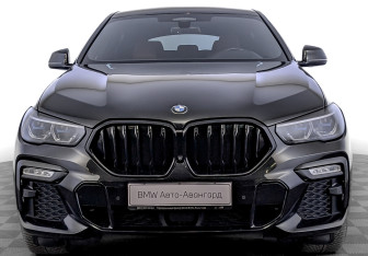 Подержанный автомобиль BMW X6 2021 года (2 фото)