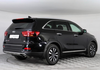Подержанный автомобиль Kia Sorento 2018 года (5 фото)