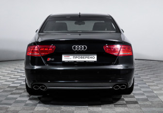 Подержанный автомобиль Audi S8 2013 года (6 фото)