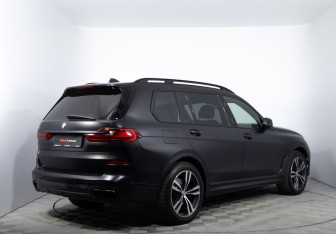 Подержанный автомобиль BMW X7 2021 года (4 фото)