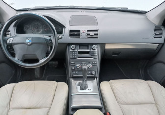 Подержанный автомобиль Volvo XC90 2008 года (12 фото)