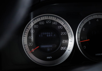 Подержанный автомобиль Volvo S60 2012 года (11 фото)