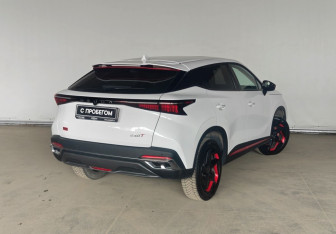 Подержанный автомобиль Omoda C5 2022 года (5 фото)