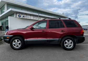 Подержанный автомобиль Hyundai Santa Fe 2003 года (8 фото)