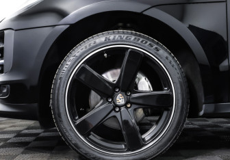 Подержанный автомобиль Porsche Macan 2020 года (27 фото)