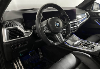 Подержанный автомобиль BMW X7 2024 года (12 фото)