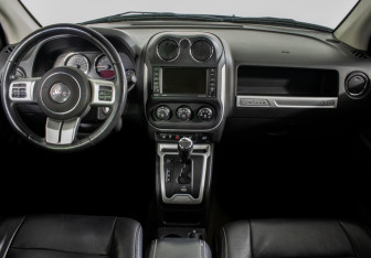 Подержанный автомобиль Jeep Compass 2014 года (11 фото)