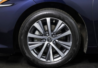 Подержанный автомобиль Lexus ES 2020 года (22 фото)