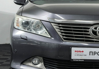 Подержанный автомобиль Toyota Camry Sedan 2012 года (14 фото)