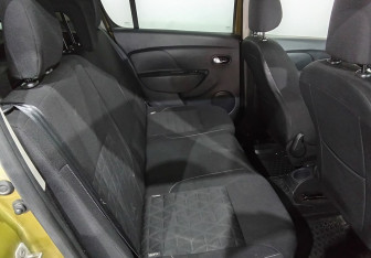 Подержанный автомобиль Renault Sandero 2017 года (15 фото)