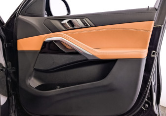 Подержанный автомобиль BMW X6 2022 года (25 фото)