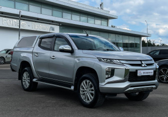 Подержанный автомобиль Mitsubishi L200 2022 года (3 фото)