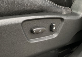 Подержанный автомобиль Chevrolet Captiva 2014 года (22 фото)