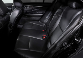 Подержанный автомобиль Infiniti Q50 2017 года (10 фото)