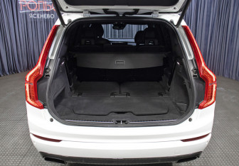 Подержанный автомобиль Volvo XC90 2019 года (10 фото)