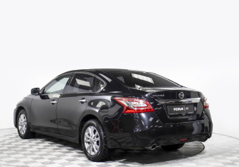 Подержанный автомобиль Nissan Teana 2014 года (7 фото)