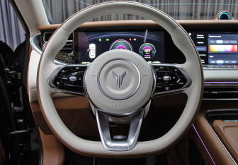 Подержанный автомобиль Voyah Free 2023 года (17 фото)