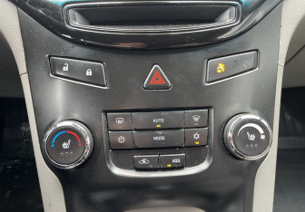 Подержанный автомобиль Chevrolet Orlando 2012 года (17 фото)