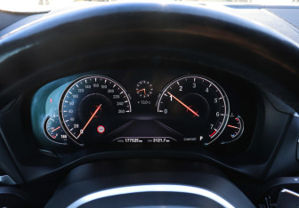 Подержанный автомобиль BMW X4 2018 года (11 фото)