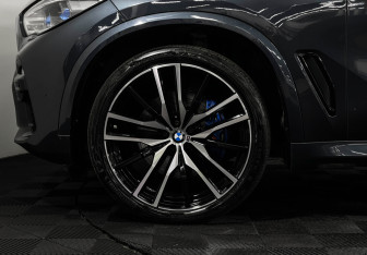 Подержанный автомобиль BMW X5 2021 года (7 фото)
