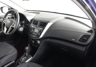 Подержанный автомобиль Hyundai Solaris Hatchback 2015 года (6 фото)