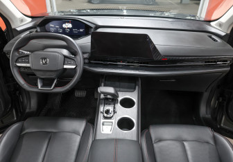 Подержанный автомобиль Changan UNI-S 2024 года (14 фото)