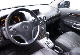 Подержанный автомобиль Opel Antara 2008 года (9 фото)