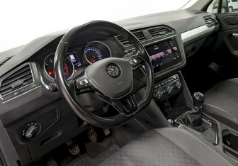 Подержанный автомобиль Volkswagen Tiguan 2020 года (13 фото)