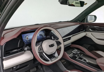 Подержанный автомобиль Geely Monjaro 2024 года (15 фото)