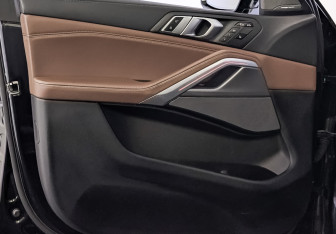Подержанный автомобиль BMW X6 2021 года (19 фото)