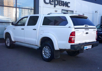 Подержанный автомобиль Toyota Hilux 2013 года (7 фото)