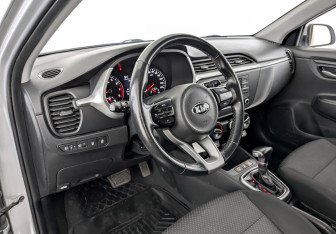 Подержанный автомобиль Kia Rio Hatchback 2021 года (16 фото)