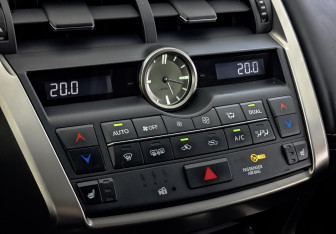 Подержанный автомобиль Lexus NX 2015 года (26 фото)