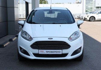 Подержанный автомобиль Ford Fiesta Hatchback 2015 года (2 фото)