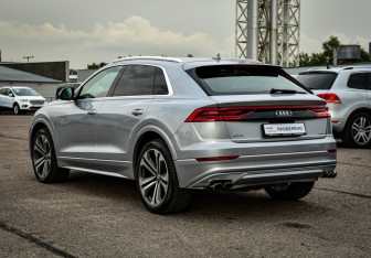Подержанный автомобиль Audi Q8 2019 года (7 фото)