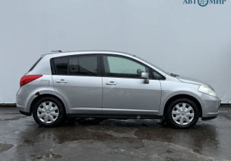 Подержанный автомобиль Nissan Tiida Hatchback 2006 года (4 фото)