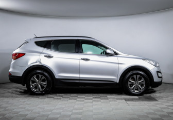 Подержанный автомобиль Hyundai Santa Fe 2012 года (4 фото)