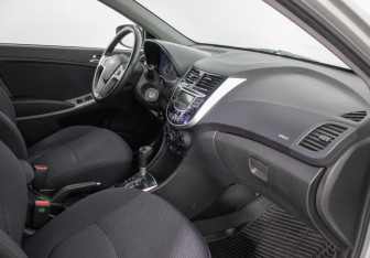 Подержанный автомобиль Hyundai Solaris Sedan 2013 года (9 фото)