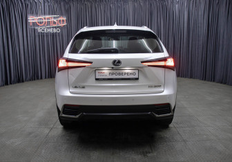 Подержанный автомобиль Lexus NX 2017 года (6 фото)