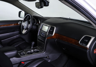 Подержанный автомобиль Jeep Grand Cherokee 2012 года (11 фото)